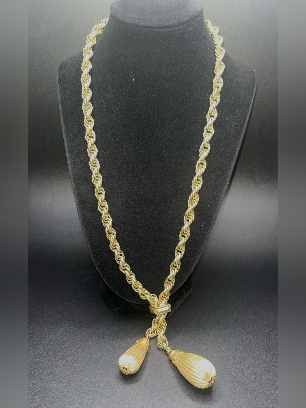 Vintage 1980s Gold Tone Adjustable Lariat Necklace Rope Chain Statement Tassel D